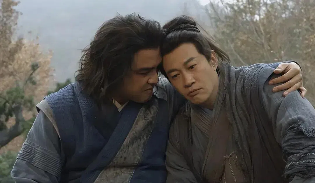 明道扮演的北丐（左）与何润东扮演的南帝惺惺相惜。（互联网）