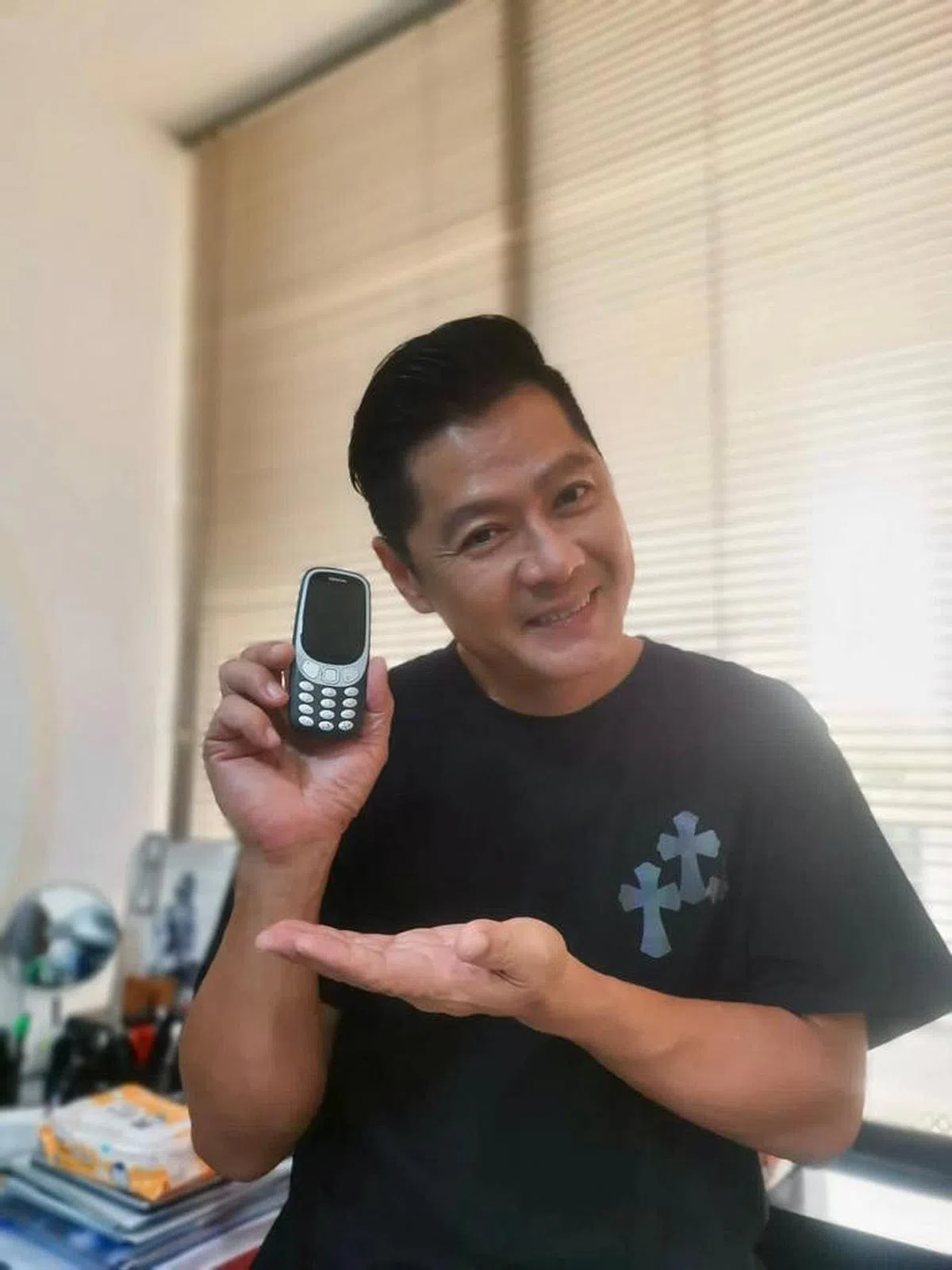 李南星换手机号，却不爱换手机型号。