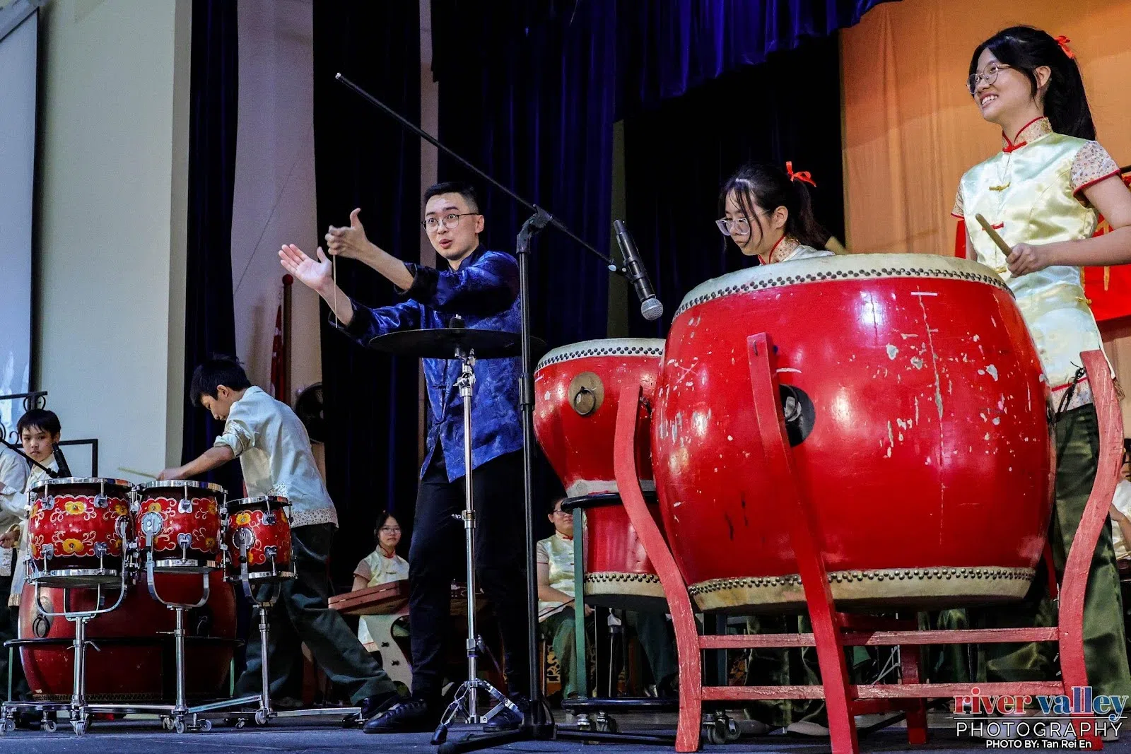 立化华乐团融合了传统与现代元素的演出，为今年庆祝会增添了浓厚年味。（立化中学摄影社提供）