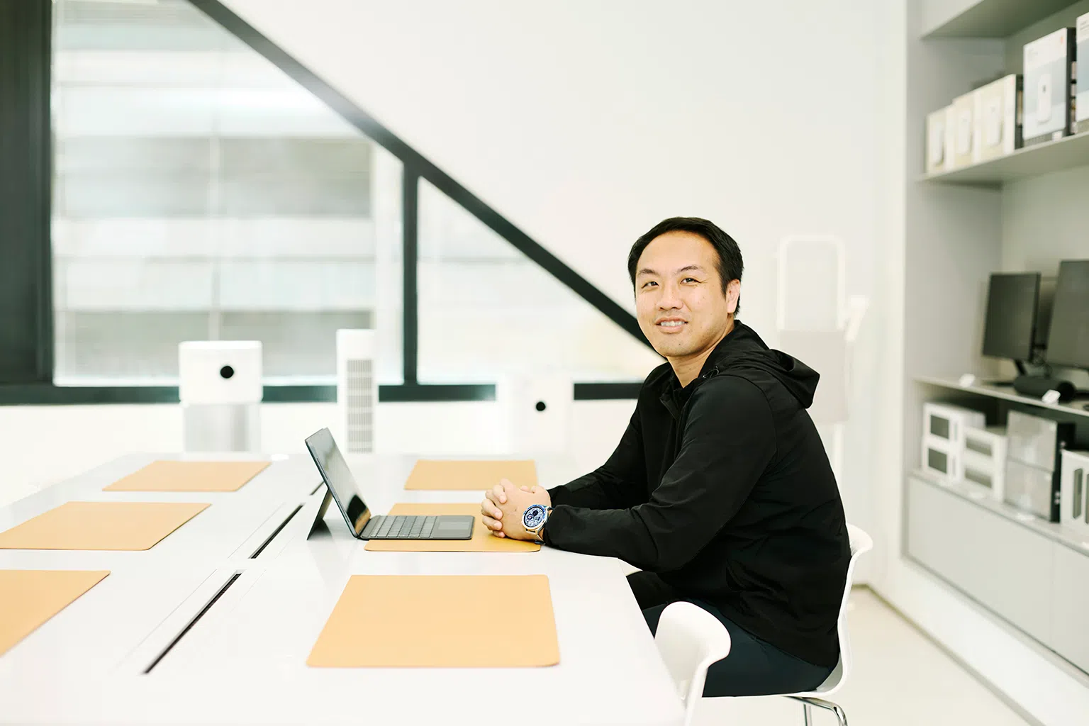 唐力指出，小米进军家电与汽车领域的核心理念是从用户的需求出发，打造互联互通的智慧生态系统。（新报业媒体）