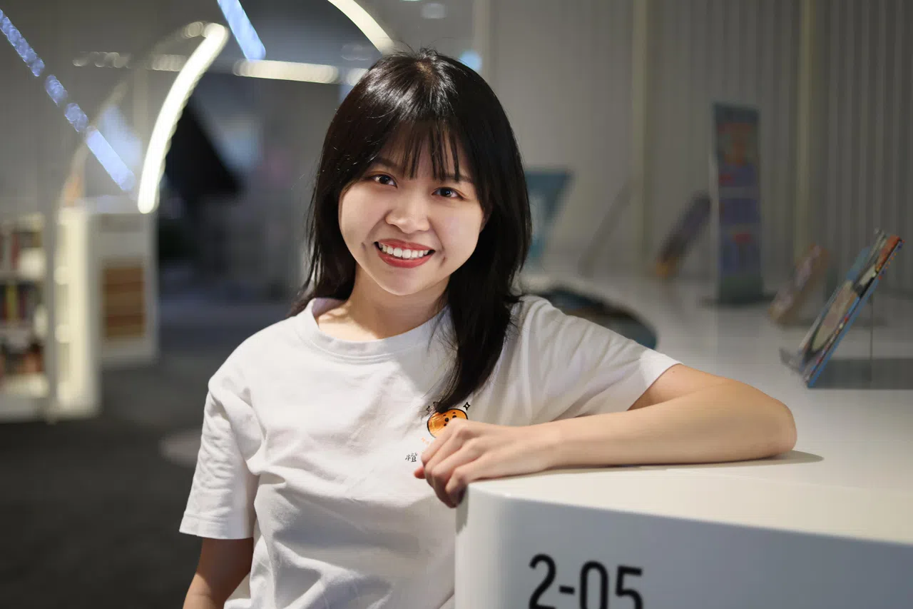 陈芝贤从小喜爱童诗，她与学生家长创立陶然诗社，希望将这份喜悦传递给下一代。（龙国雄摄）