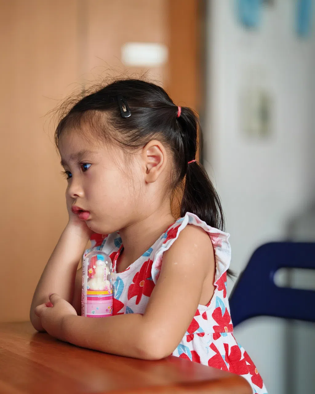 人像拍摄效果自然且富有层次感。（黄少伟摄）