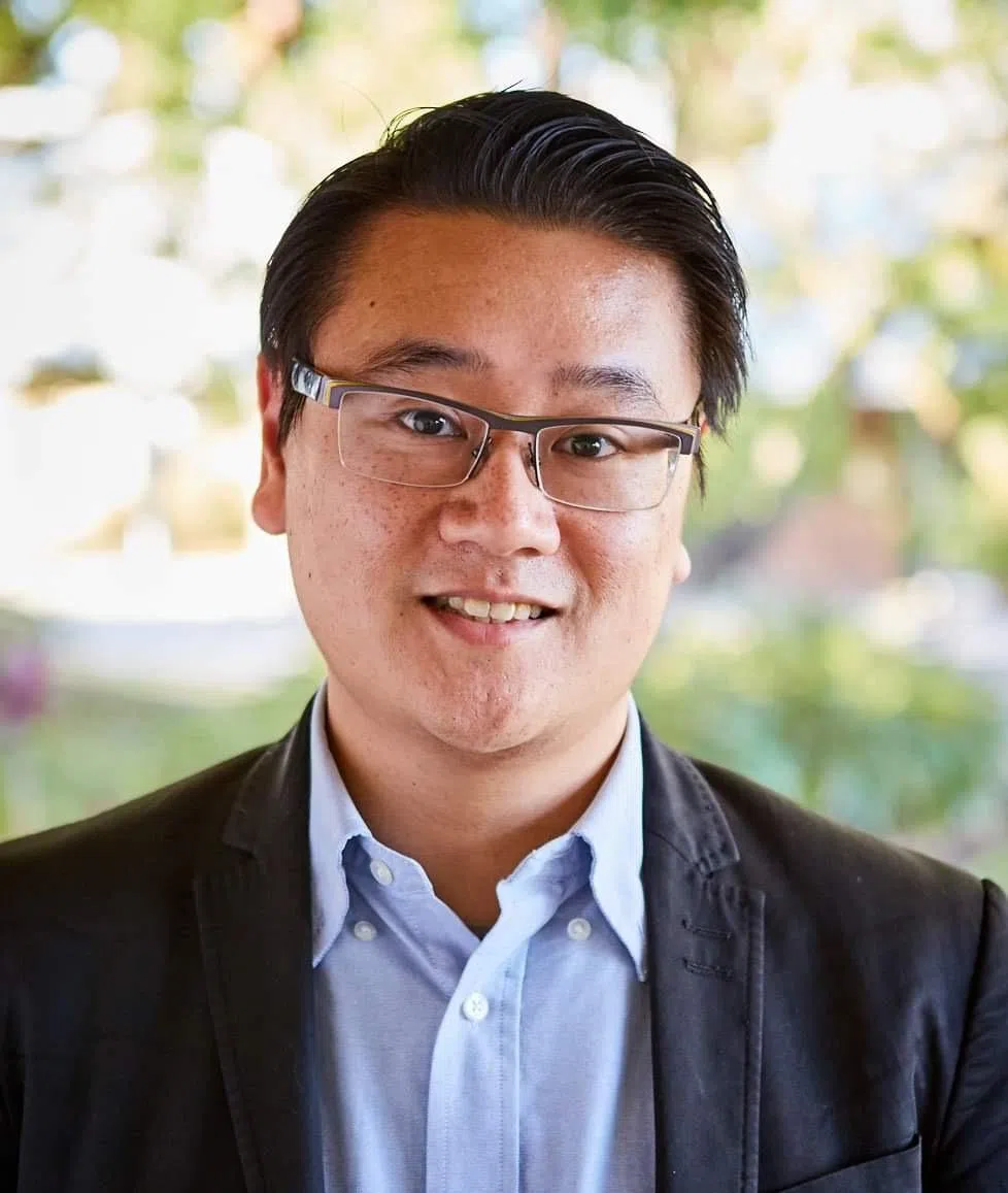 南洋理工大学环境人文学及中文系助理教授朱翘玮认为，当今世界不应再鼓励不顾伦理道德的艺术表达。（受访者提供）