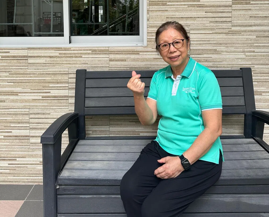 林丽文当初念完中学就受训成为护士，在超过40年的医疗工作生涯中累积丰富经验，过了退休年龄仍然为职场贡献，目前在乐龄护理中心服务。（PCF Sparkle Care提供）