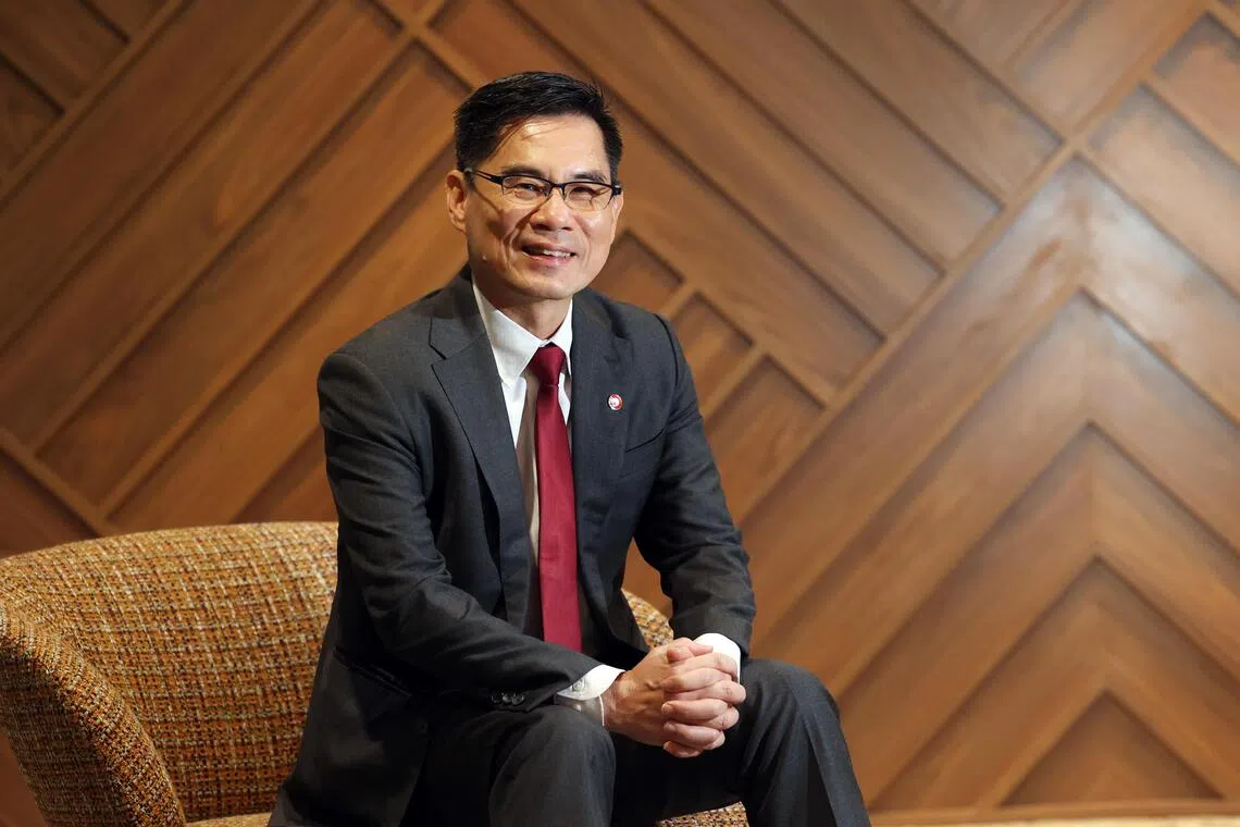 华侨银行集团副总裁兼环球企业及投资银行业务总裁陈德隆（图），将在“亚洲前瞻峰会”与冬海集团联合创始人兼首席运营官叶刚参与“商业与经济”议题讨论。（档案照片）