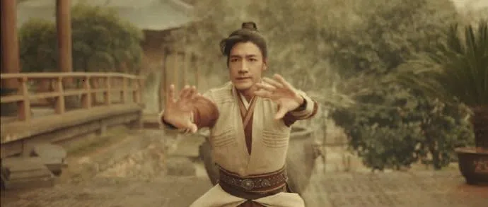 《金庸武侠世界》共拍摄143天，其中此沙拍了138天，加上不少打戏，体力负荷极大。（互联网）