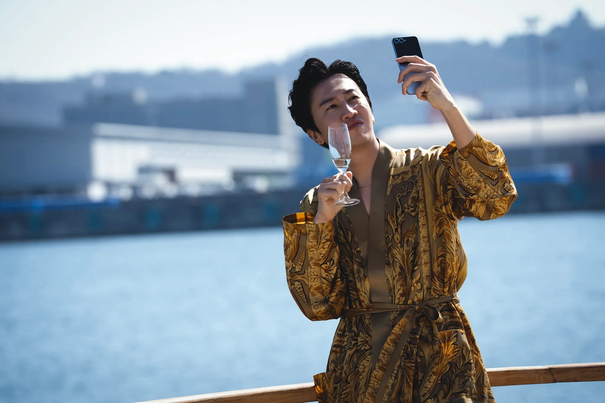 李光洙在《操纵游戏》中扮演拥有金钱及权势的“白道更”。（取自Disney+脸书）