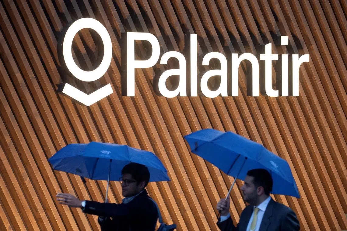 Palantir Technologies首席执行官卡普说：“我们仍处在人工智能的最初阶段，这场革命的第一幕才刚刚开始，它将持续数年甚至数十年。不过，我们在过去“二十多年来就一直在努力做准备，为的就是这一刻”。（路透社）
