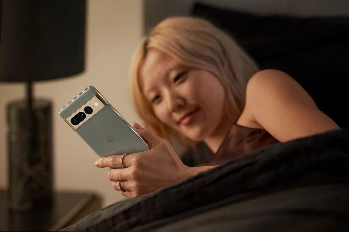Pixel 7 Pro玻璃背面有一条抛光铝材质的相机模组。（厂商提供）