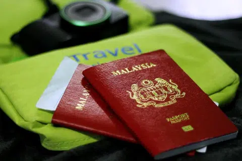 逃役男用四本假护照 从马国进出新加坡876次