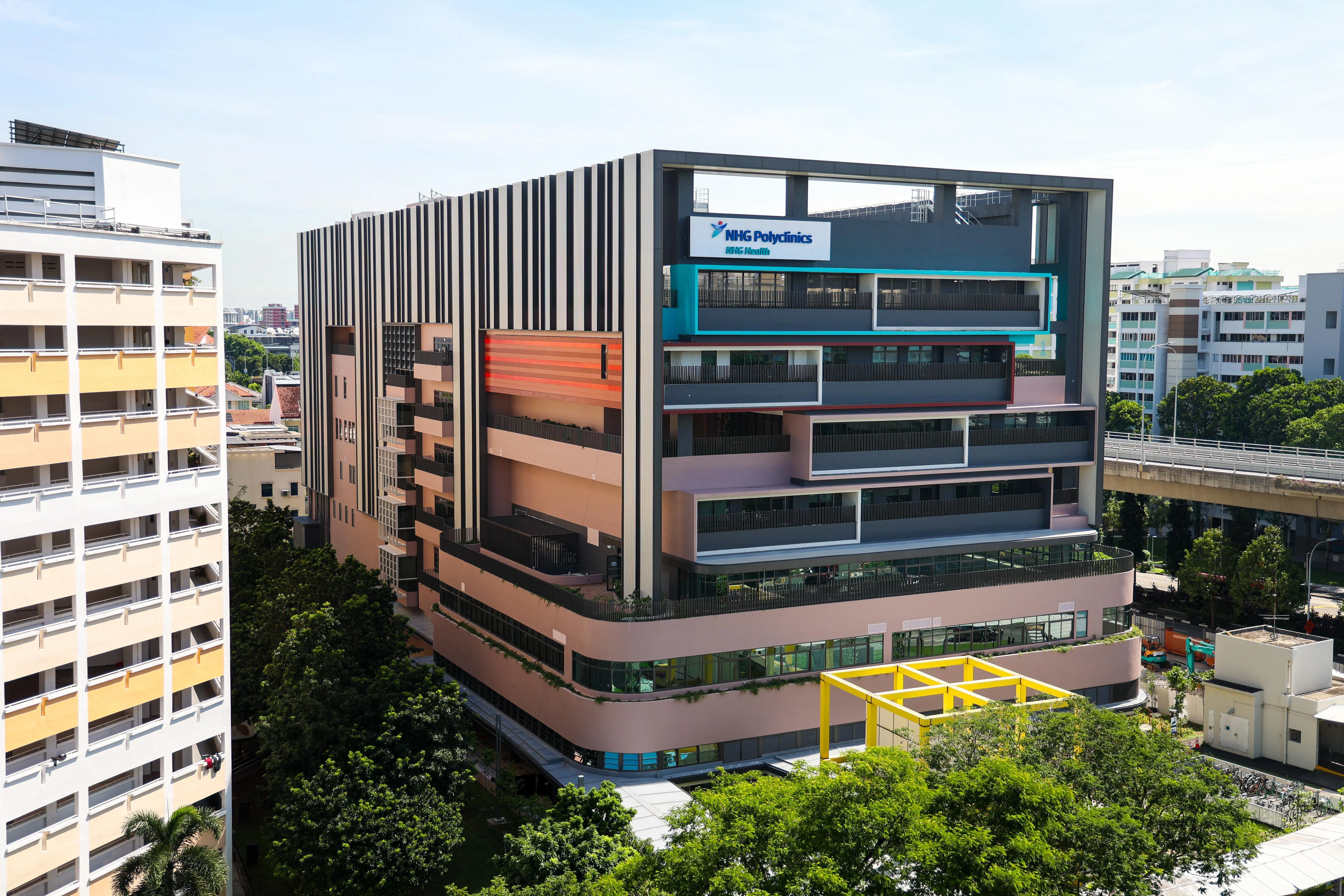 实龙岗综合诊疗所位于NEX购物中心对面，靠近实龙岗地铁站出口，共有七层楼，是我国第27家综合诊疗所，每日预计可为约1300名病人看诊。（林明顺摄）