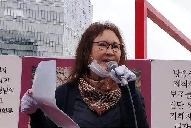 张女士诉说女儿们的悲惨遭遇。（互联网）