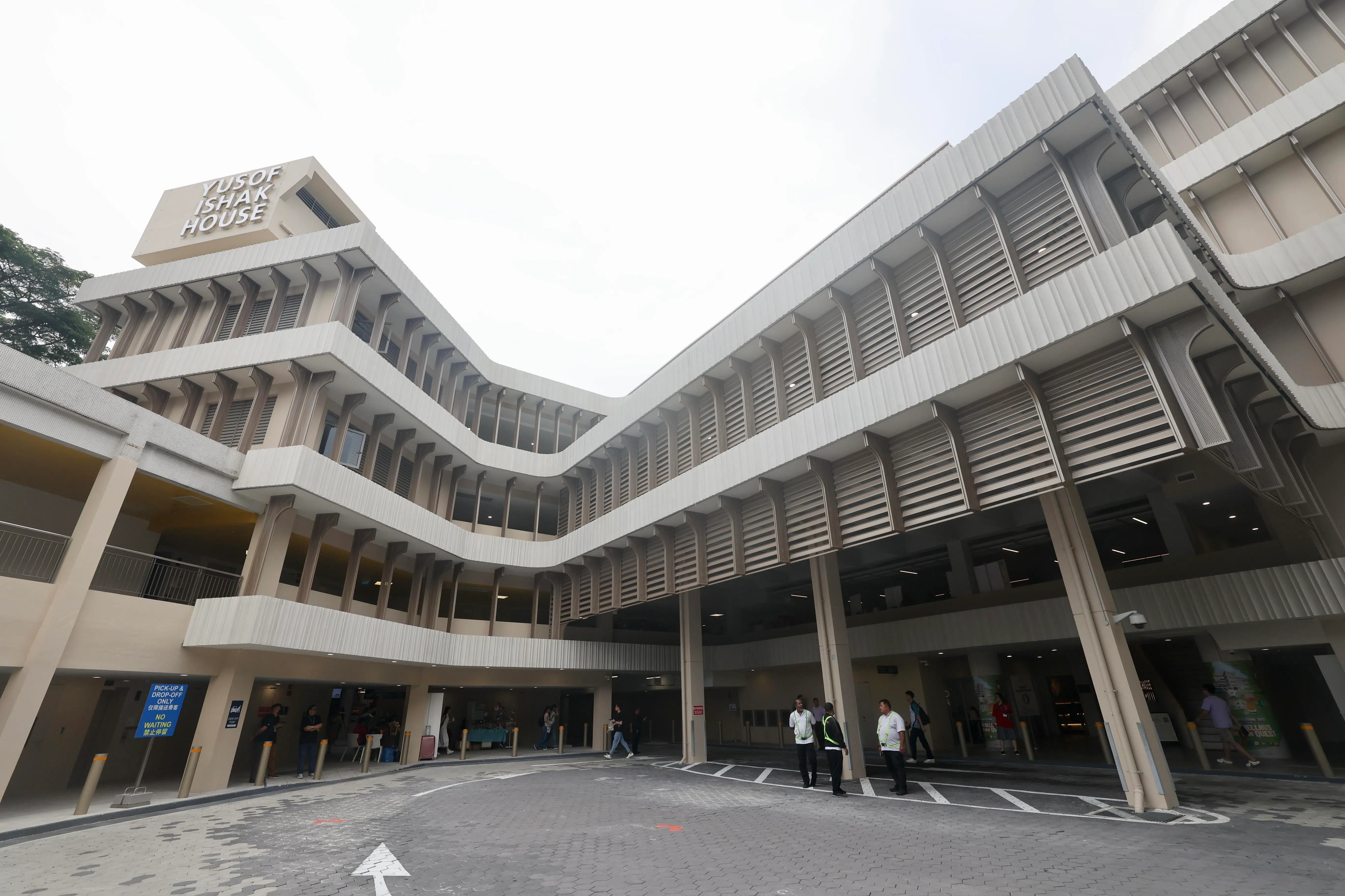 此次翻新秉持“再利用与再设计”的理念，在保留原有建筑风貌的同时融入可持续元素，目标实现净零能耗。（邝启聪摄）