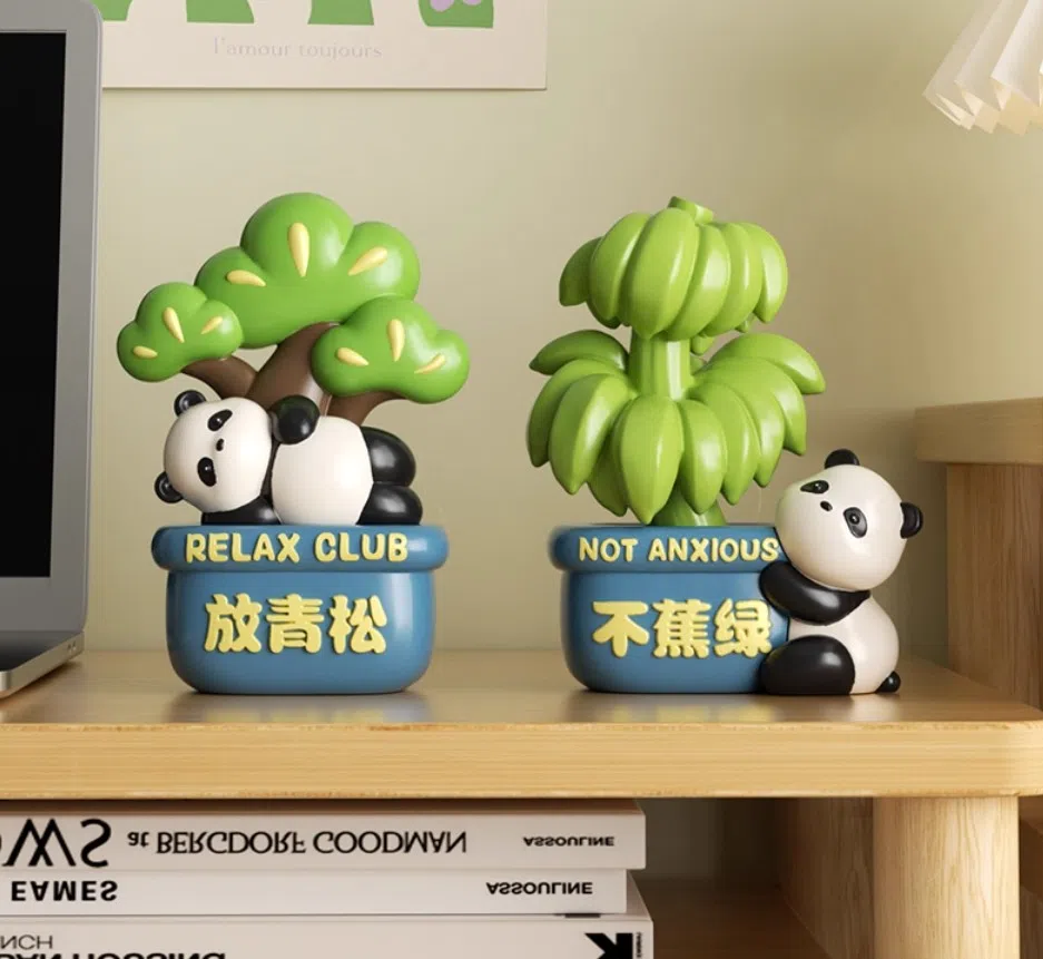 一对熊猫软萌姿态的提醒：放轻松，不焦虑。（互联网）