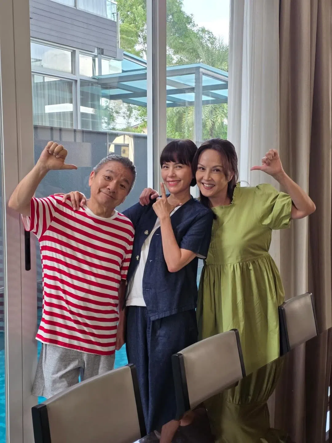 陈建彬（左起）、郑惠玉和陈丽贞是2026年新剧《孩是老的辣》的主角。（取自陈丽贞IG）