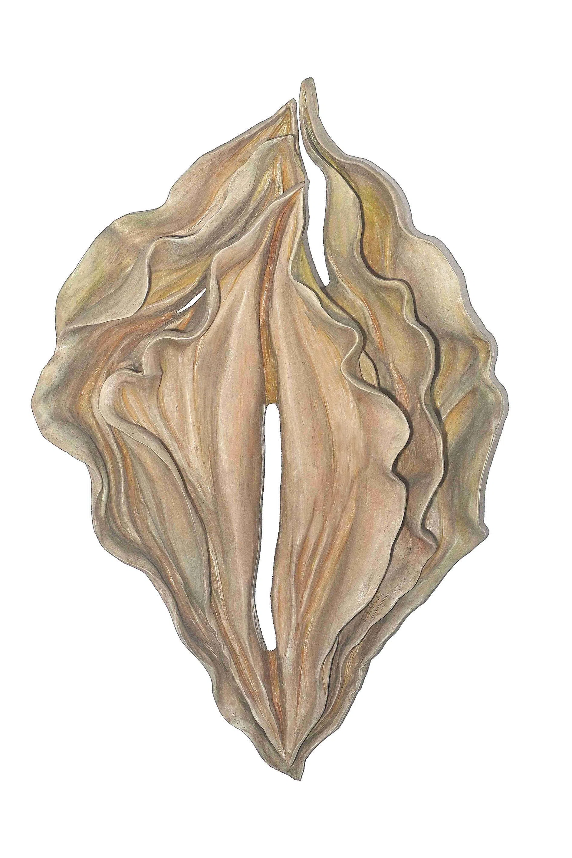 菲律宾艺术家朱莉·卢奇（Julie LIuch）的装置《献给乔治亚·欧姬芙的百合花》。（BenCab博物馆提供）