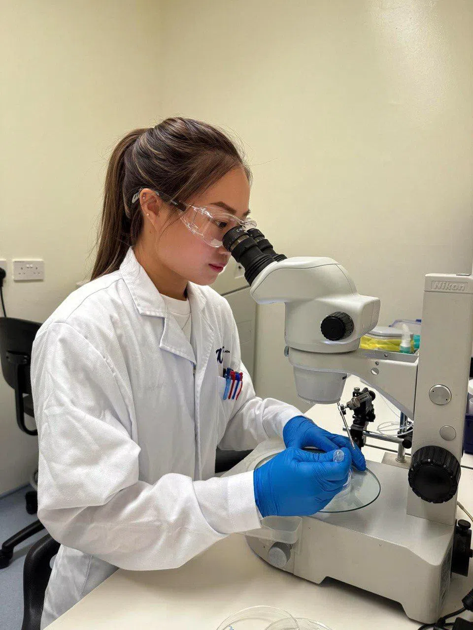 新科研传染病研究所研究员黄诗咏，参与了结核病患者再受肺部感染的相关研究项目。（新科研传染病研究所提供）