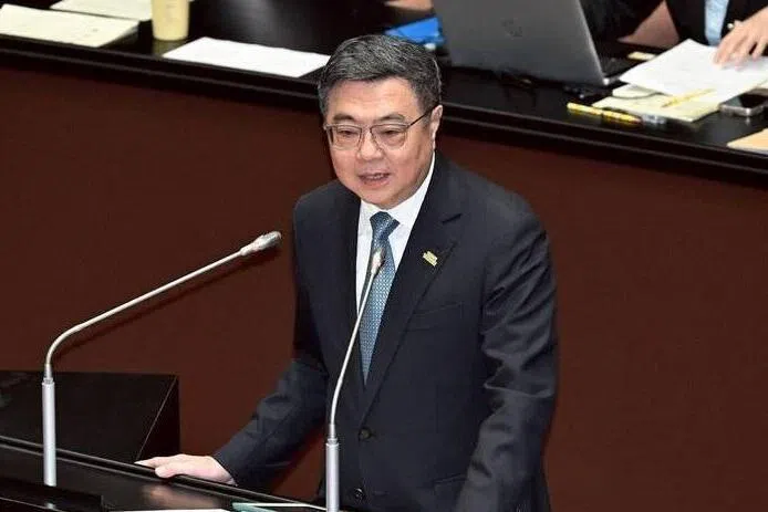 台行政院长副署无人机条例  郑丽文：另外八项法案也应副署