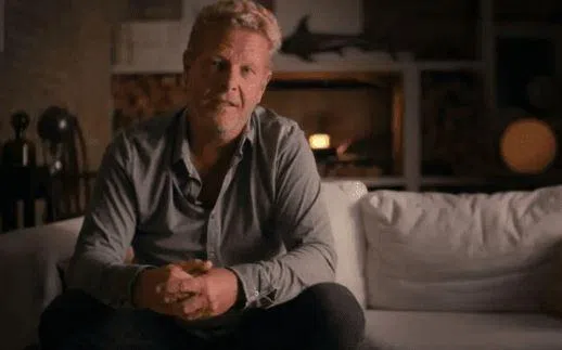 吉斯兰瓦特雷洛提到妻子与两个孩子，依然伤心不已。（互联网）