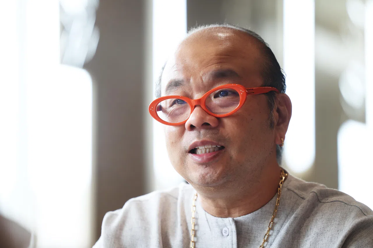 蔡华春说，厨师经营菜馆与生意人开餐厅的最大不同，就是对待选食材的态度。生意人要利润最大化，而厨师的主要考虑是要用什么食材才能让菜更美味，然后衡量顾客可以负担得起的价格再定价。（蔡家增摄）