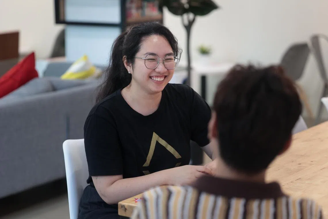 王祐青说，辅导员并不是义工性质的工作，而是需要高度责任感并获得资格认证的工作。（张俊杰摄）