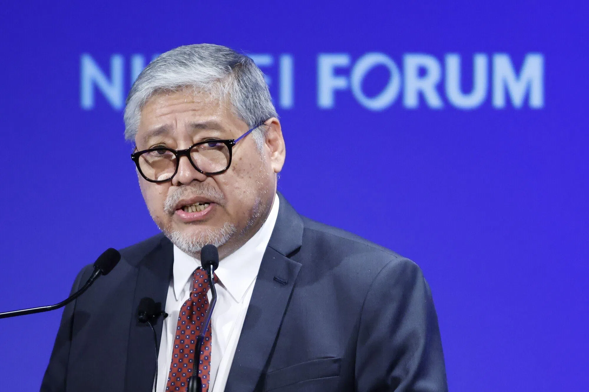 菲律宾外交部长马纳洛说，美国对等关税是一记警钟，让各国意识到必须扩大及多元化贸易合作伙伴。（彭博社）