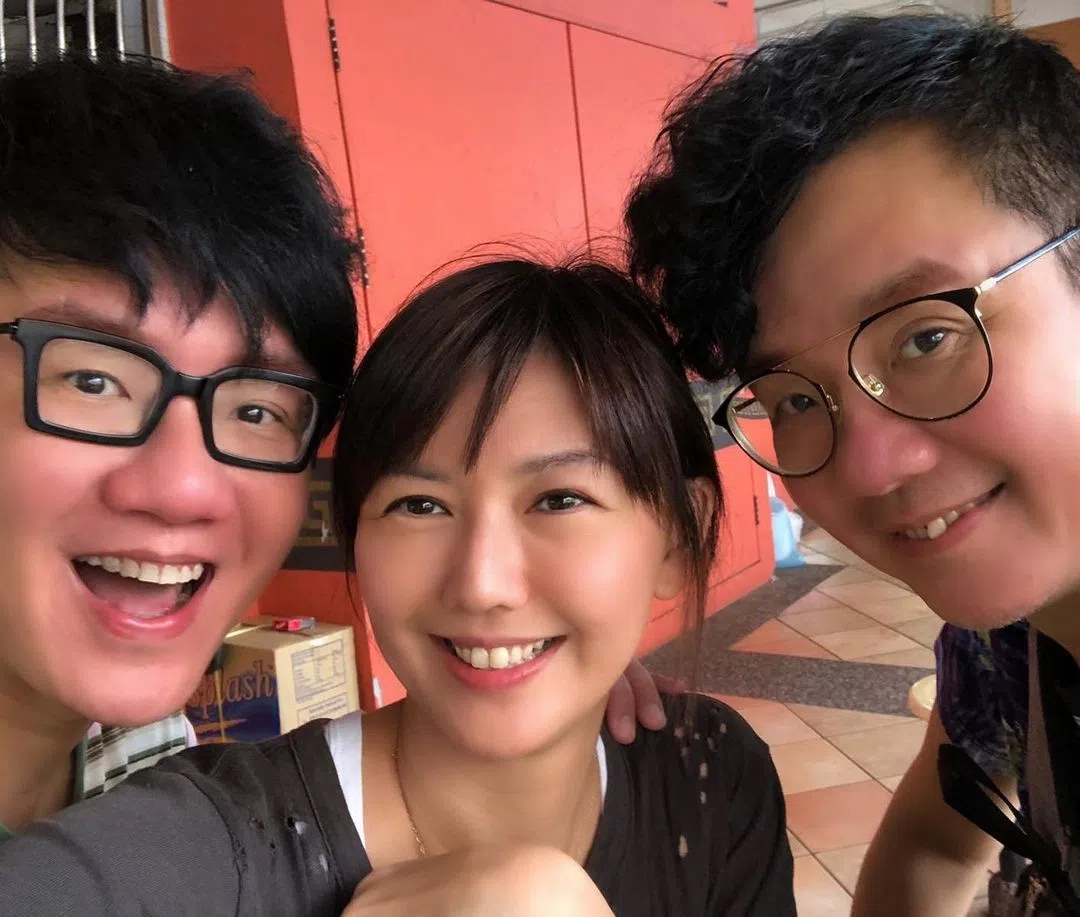 李伟菘（左）、偲菘兄弟与爱徒孙燕姿（中）。（取自李伟菘IG）