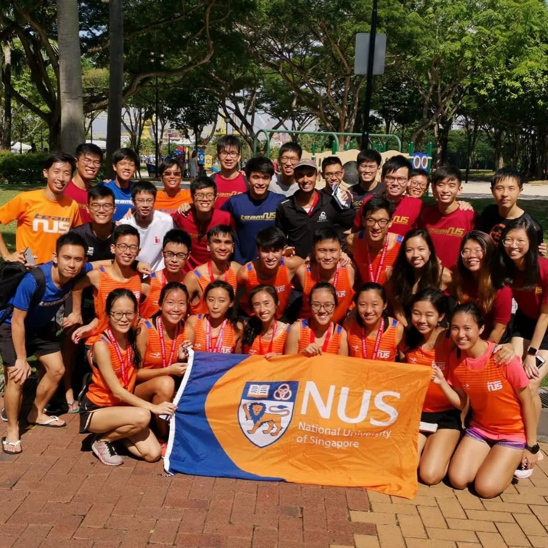 吴文熙（第二排右五）和李瑛粧（前排左三）都曾是国大田径队的一员，毕业后他们还是相互支持，成了长跑界的双子星。（取自吴文熙Instagram）