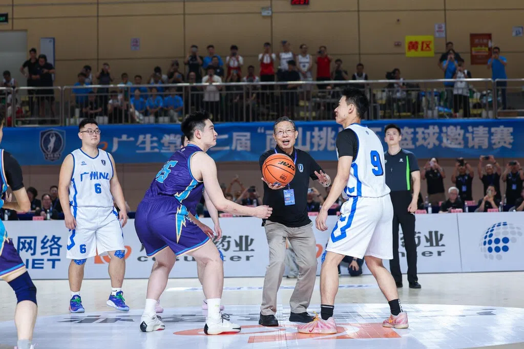 Zhong Nanshan Marks 90th Birthday With Basketball Tip-Off