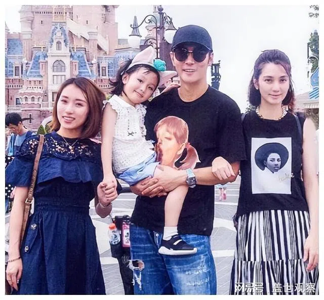 毕滢（左一）被指介入洪欣（右起）、张丹峰的家庭。（互联网）