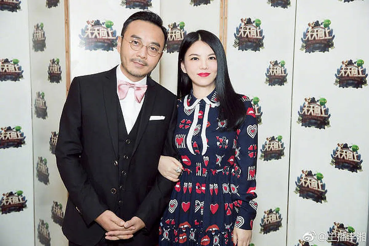 李湘（右）谈家庭开销时把前同事汪涵扯下水。（互联网）