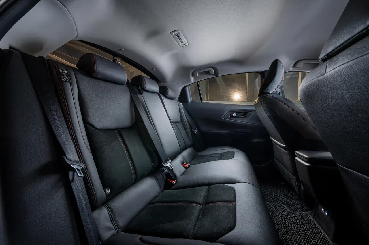 车子采用溜背造型，身材高大的乘客或会感到头部空间有点局促。（车商提供）