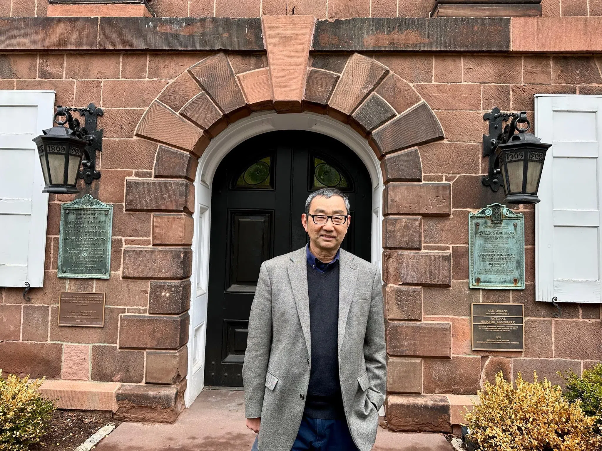 美国斯坦福大学东亚语言与文化系及比较文学系威廉·哈斯中国研究讲席教授王斑，长期从事比较文学、中国美学、创伤与记忆等研究。（受访者提供）