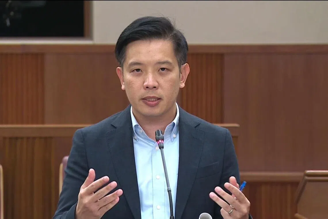 国家发展部兼贸工部政务部长陈圣辉在国会答复工人党议员陈立峰（后港区）提问时说，巴士车厂所在地不靠近任何自然区，陆路交通管理局在施工时也会采取措施减低对环境的影响。（gov.sg视频截图）