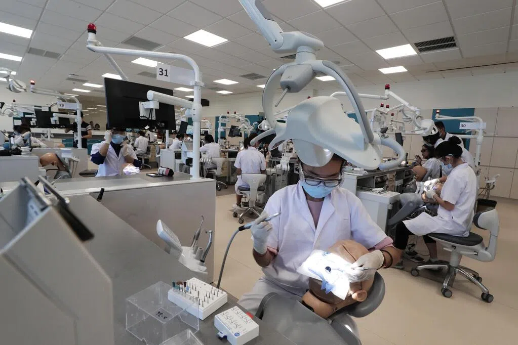 牙科学院：适任证书计划可弥补本科生智齿手术培训缺口