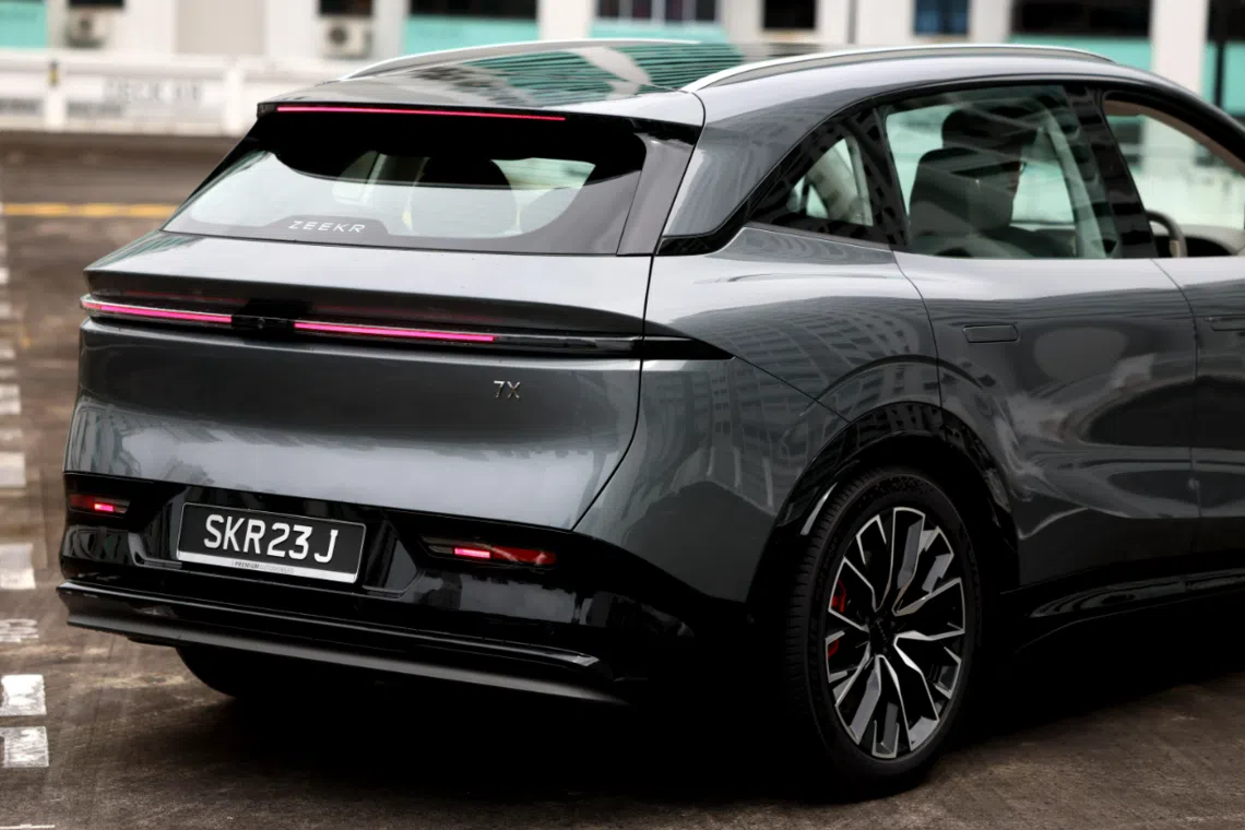 尾部造型饱满厚实，与车身整体硬朗风格相呼应。（龙国雄摄）