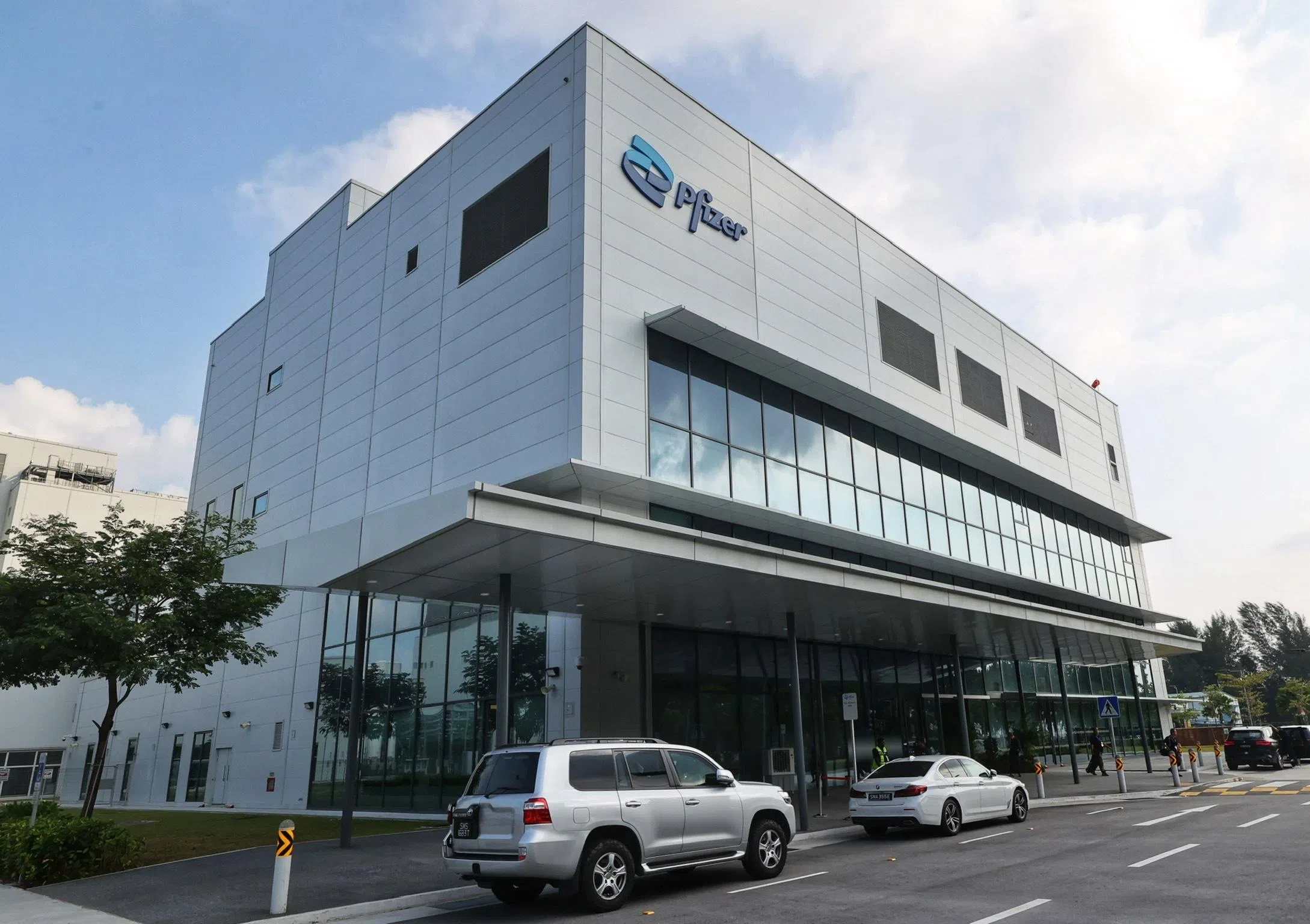 耗资10亿元兴建的辉瑞新先进设施，位于新加坡大士生物医药园。（萧紫薇摄）