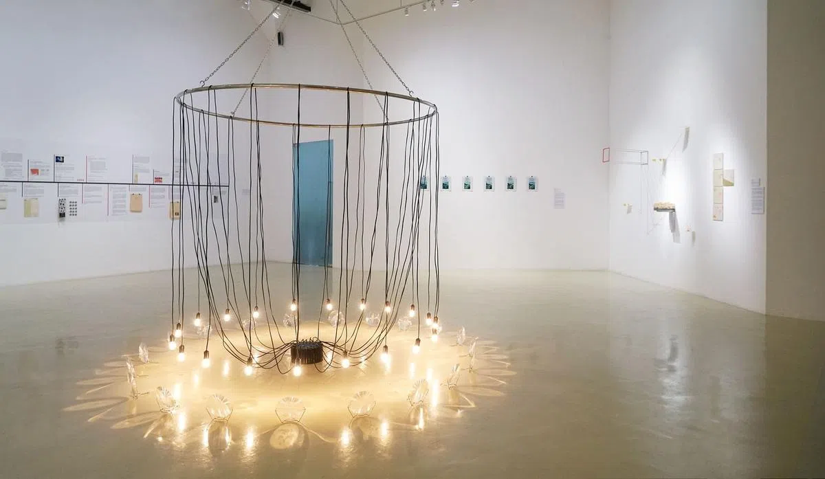 第五通道艺术总监、艺术家谢苏珊大型装置《影子工作》（2021）。