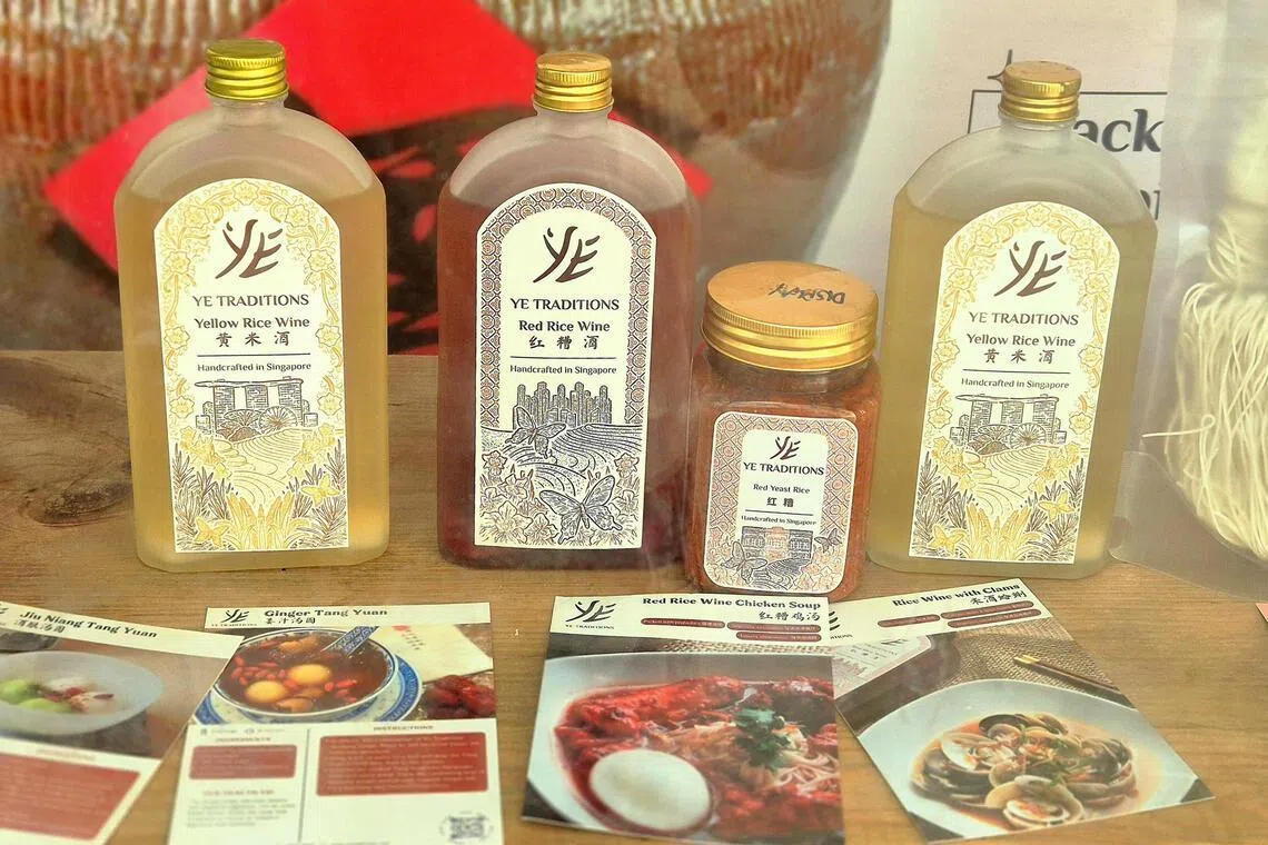 百叶传统主打黄米酒和红糟酒。（陈爱薇摄）