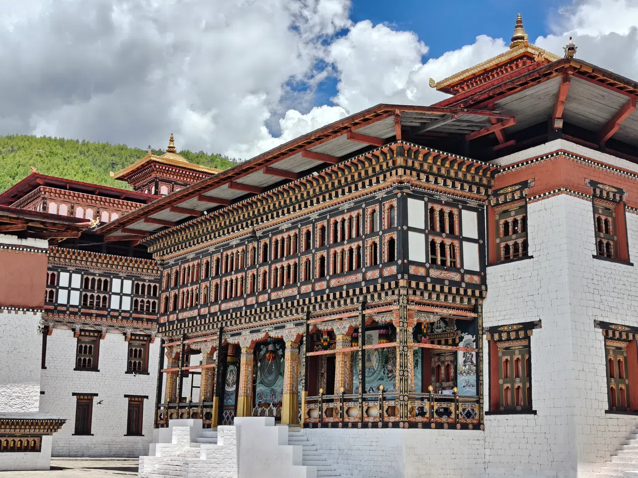 扎西确宗是不丹最具代表性的宗堡建筑，也是全国宗教与政治的双重中枢。（陈默汎摄）