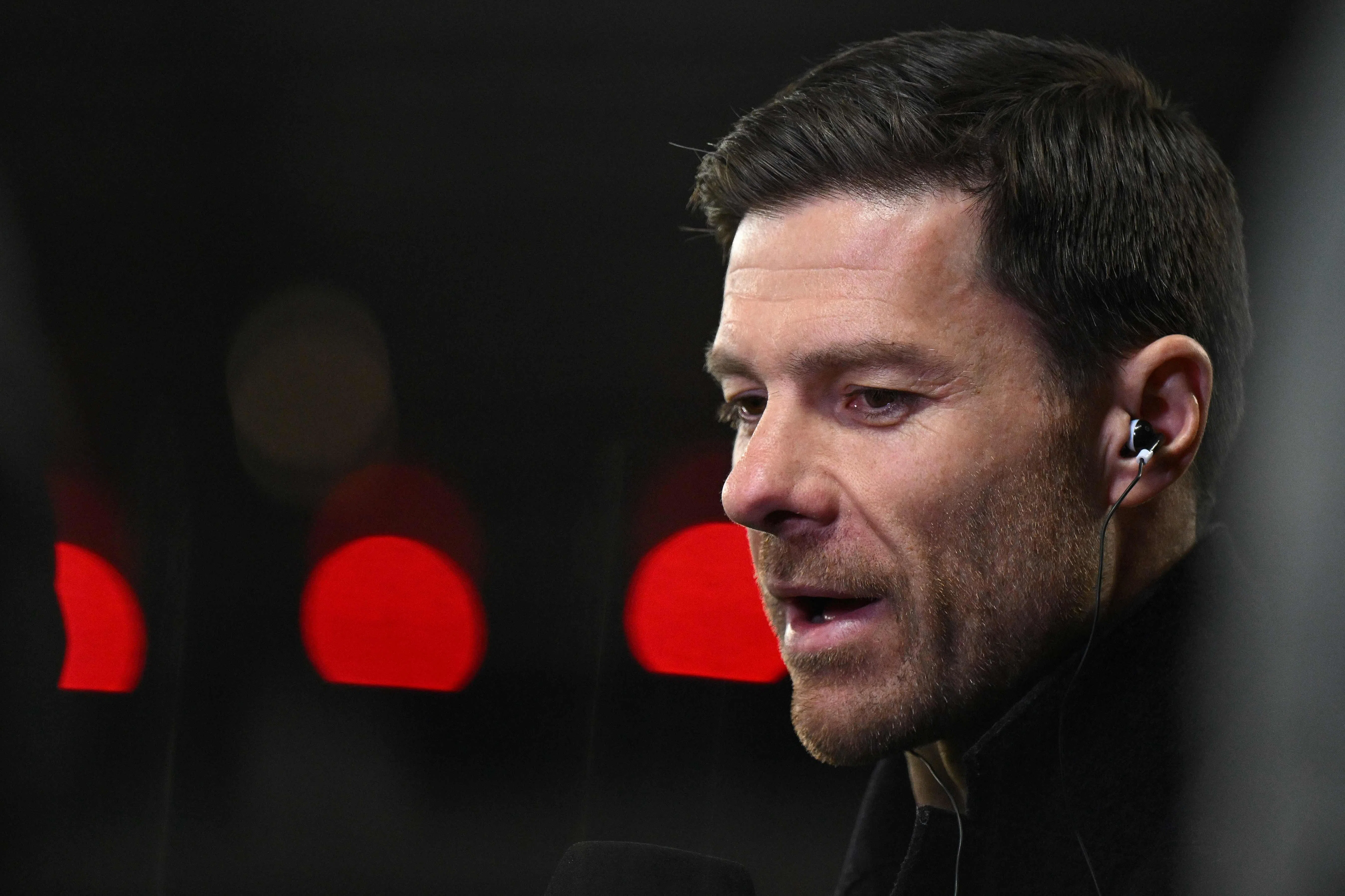 莱沃库森主帅阿隆索表示，有关他受到欧洲其他豪门关注的消息目前都只是猜测。（法新社）