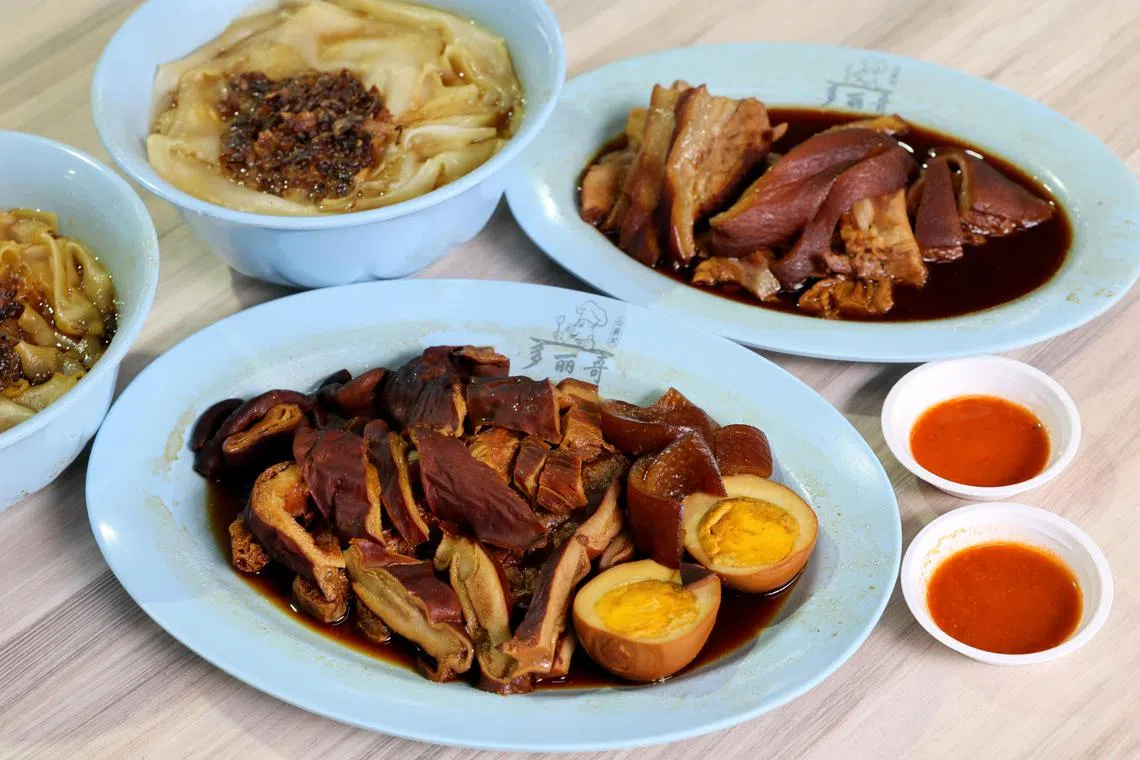 多丽哥粿汁的拼盘，味道香浓入味。（龙国雄摄）