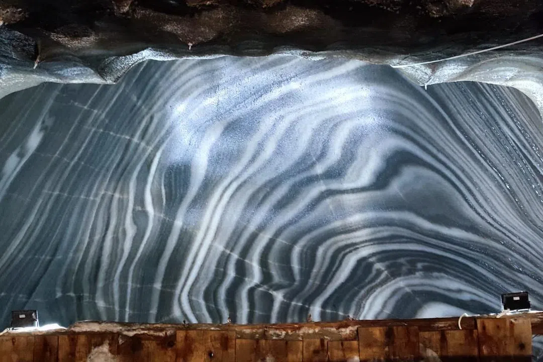 图尔达盐矿宛如太空科幻世界。（许月英摄）