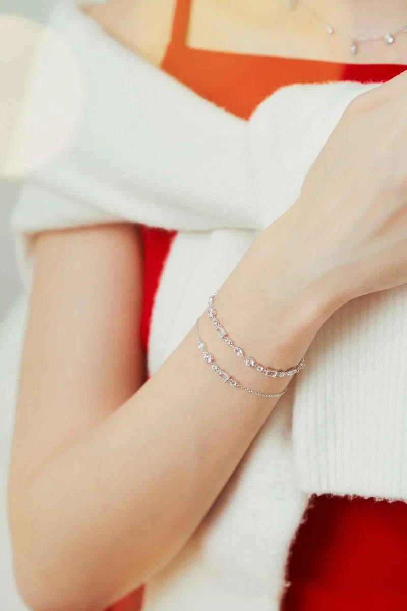 消费者可将不再佩戴或有破损的Curious Creatures半高级珠宝退回，以回收利用。（取自品牌官网）