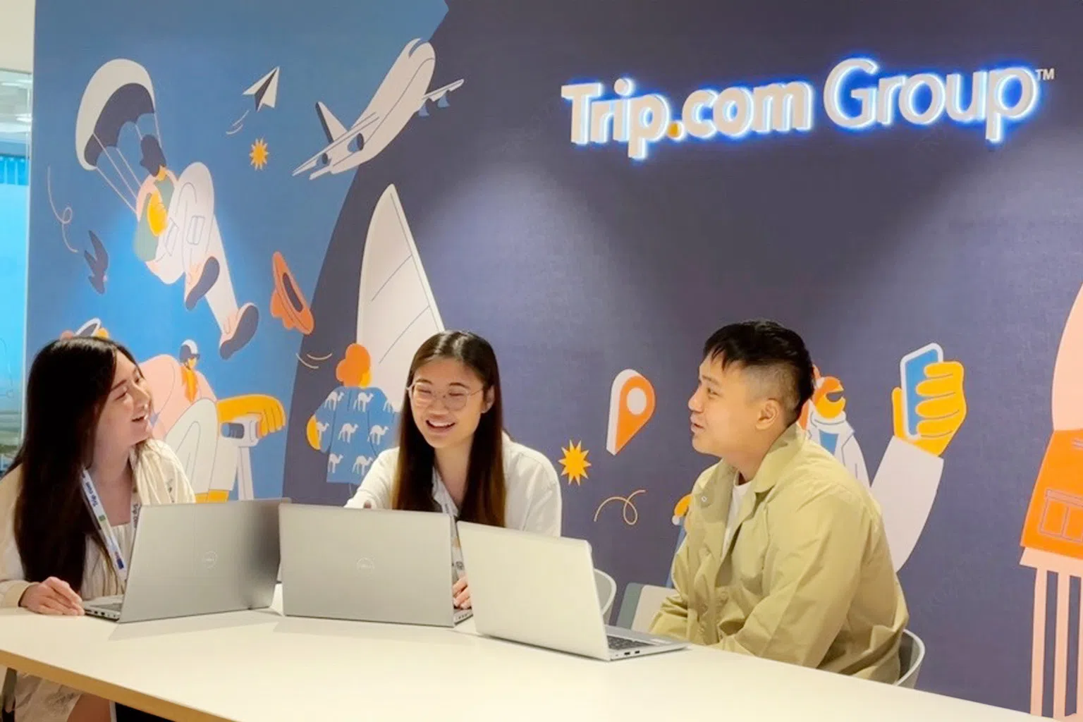 公司阐明所有全职员工都可申请灵活安排工作时间，而不会影响年度表现评估，就如梁玮珊在休完产假回来后，也有机会到澳门出差，并给予各种机会让她发挥和学习。（图/Trip.com提供）