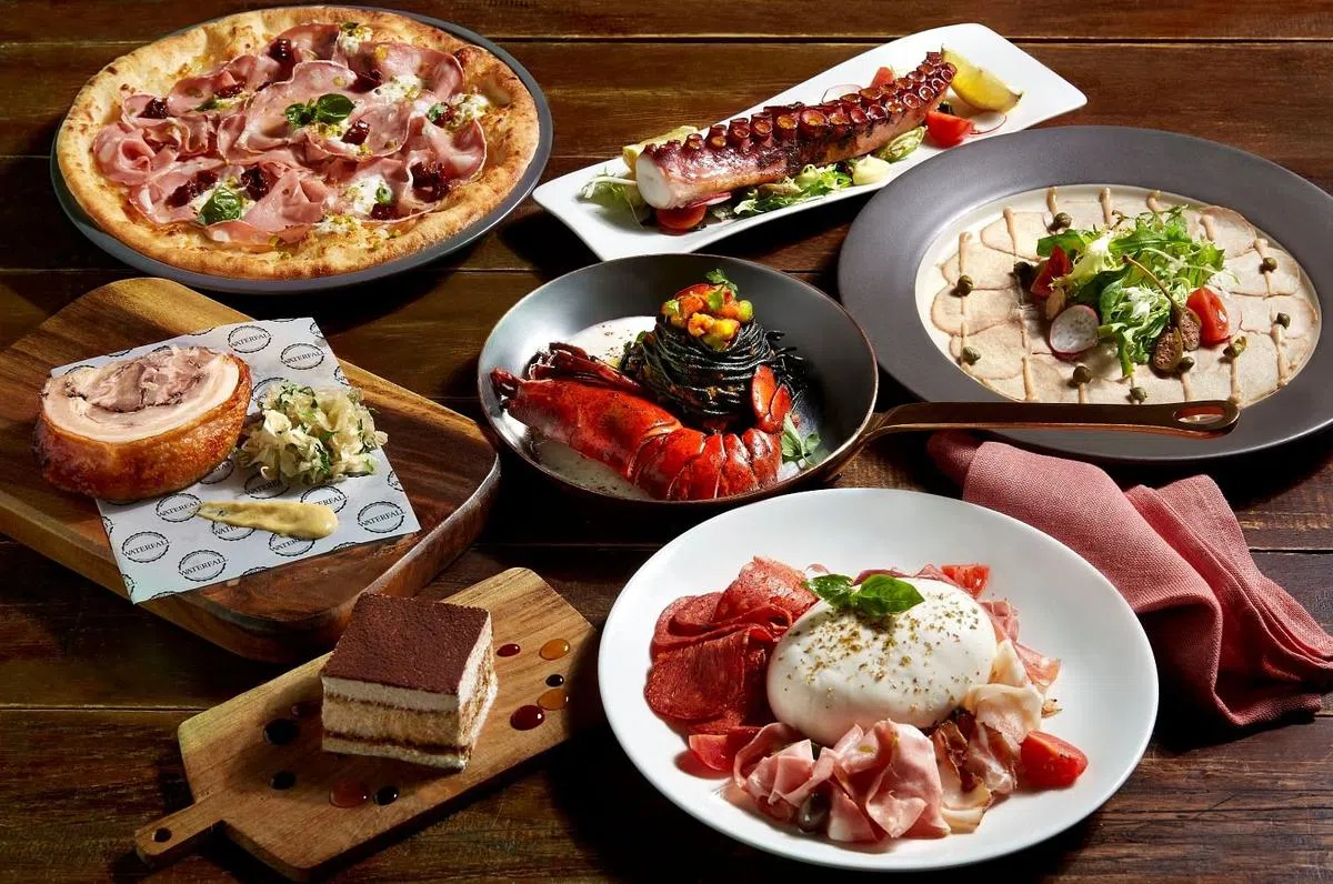 Waterfall Ristorante Italiano主打南意经典料理，包括意式比萨Mortadella e Stracciatella（后排左一）和烤章鱼Polpo alla Plancia（后排中间）。（图片由餐馆提供）