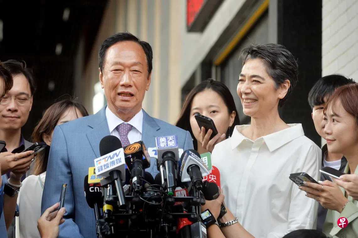 郭台铭低调递交连署书蓝白对选总统仍无共识| 联合早报