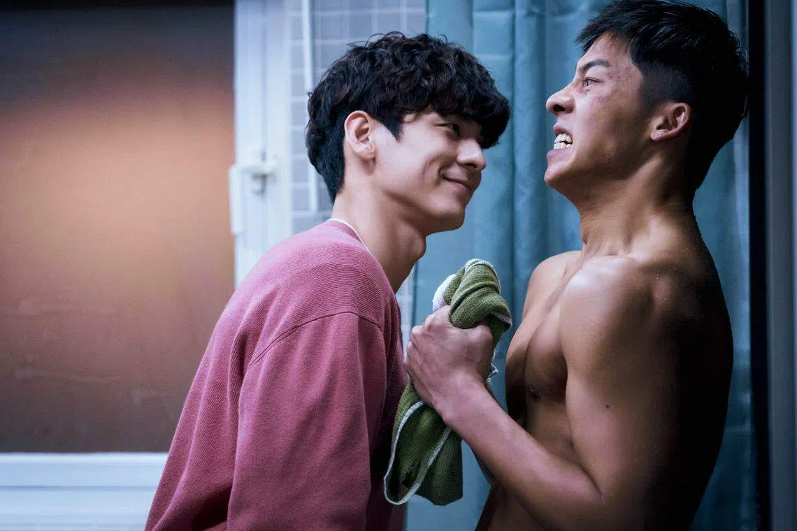 林伯宏（左）和许光汉上演逗趣的浴室戏。（嘉华提供）