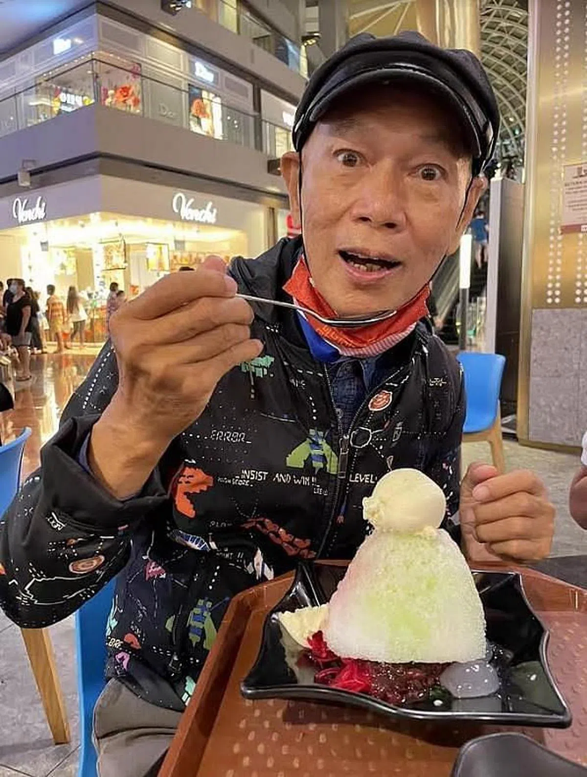 罗家英曾患贝尔氏麻痹症。