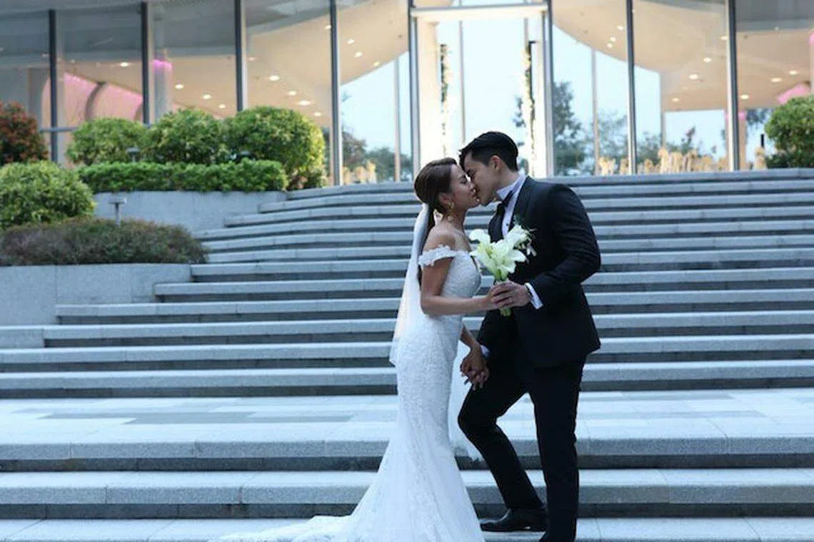 丘静雯的婚纱美不胜收。（互联网）